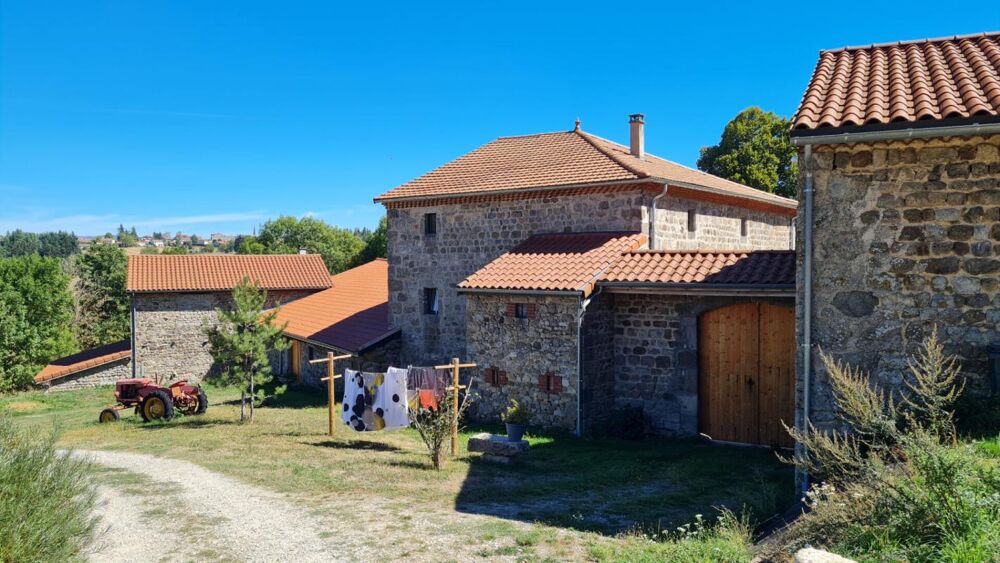 Maison Saint Didier En Velay 43140 propriété d'exception composée de deux habitations, nombreuses dépendances sur 9000m² de terr