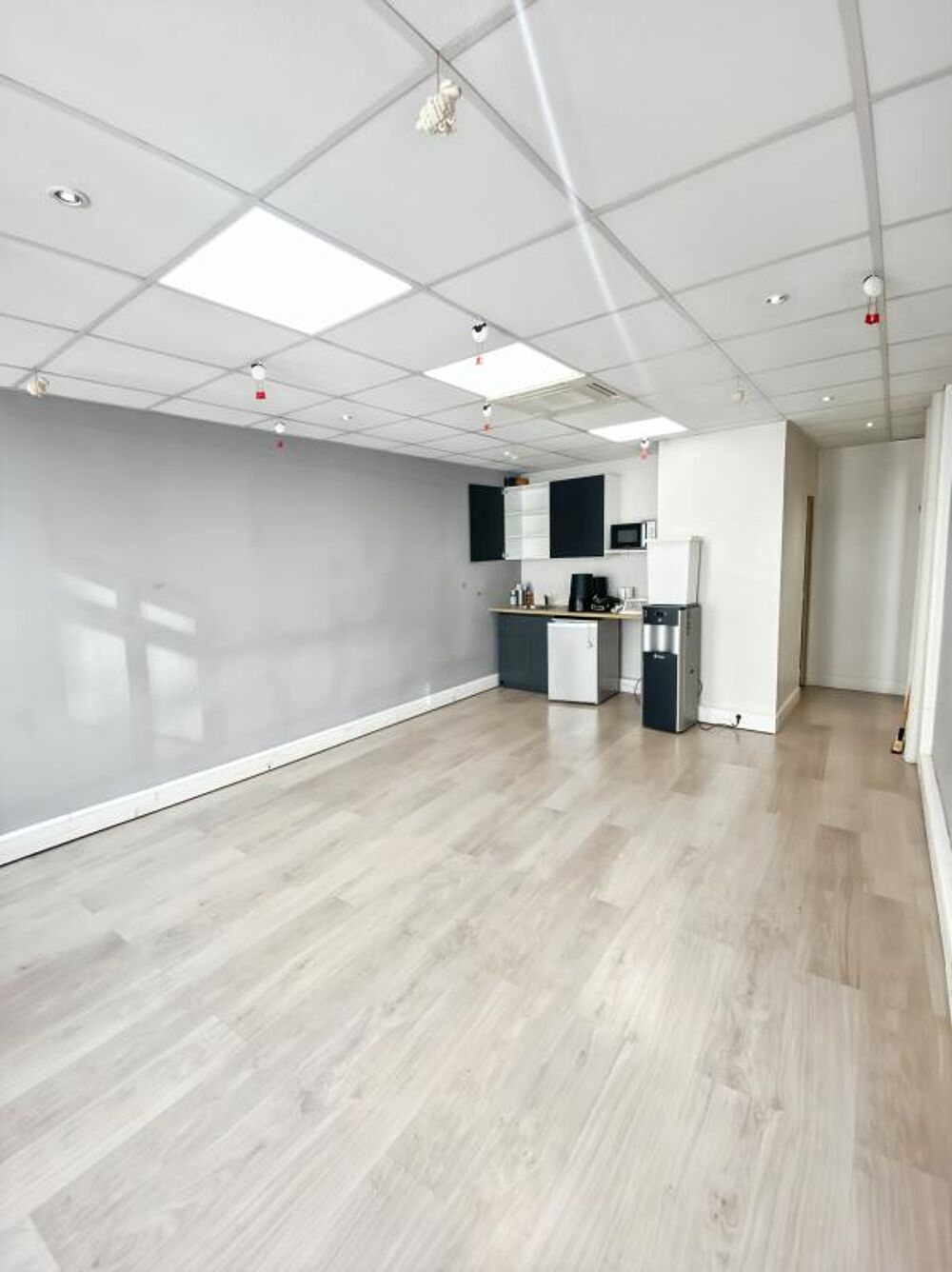   Bureaux lumineux, climatisés, avec de beaux volumes - bail de courte durée Paris 2