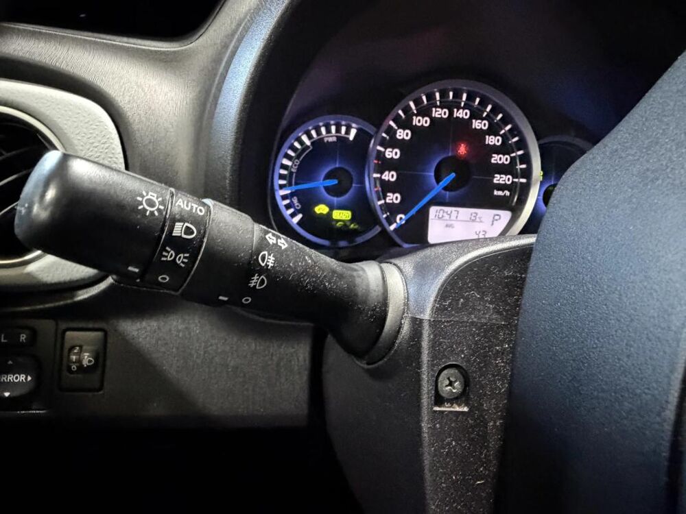 Yaris 1.5 VVTi 16V HSD Hybrid 100h E-CVT 75 cv Bo&icirc;te auto 2014 occasion 85190 Venansault