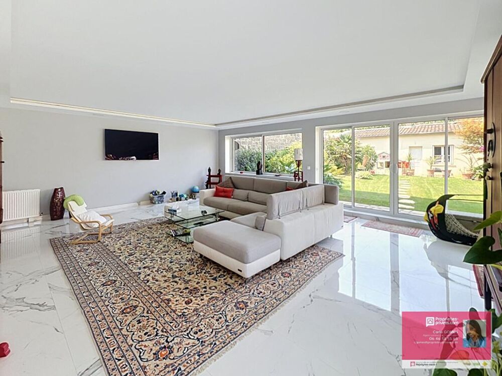 Le Blanc-Mesnil Quartier du Coudray Maison familiale d'environ 230 m² avec jardin, dépendance