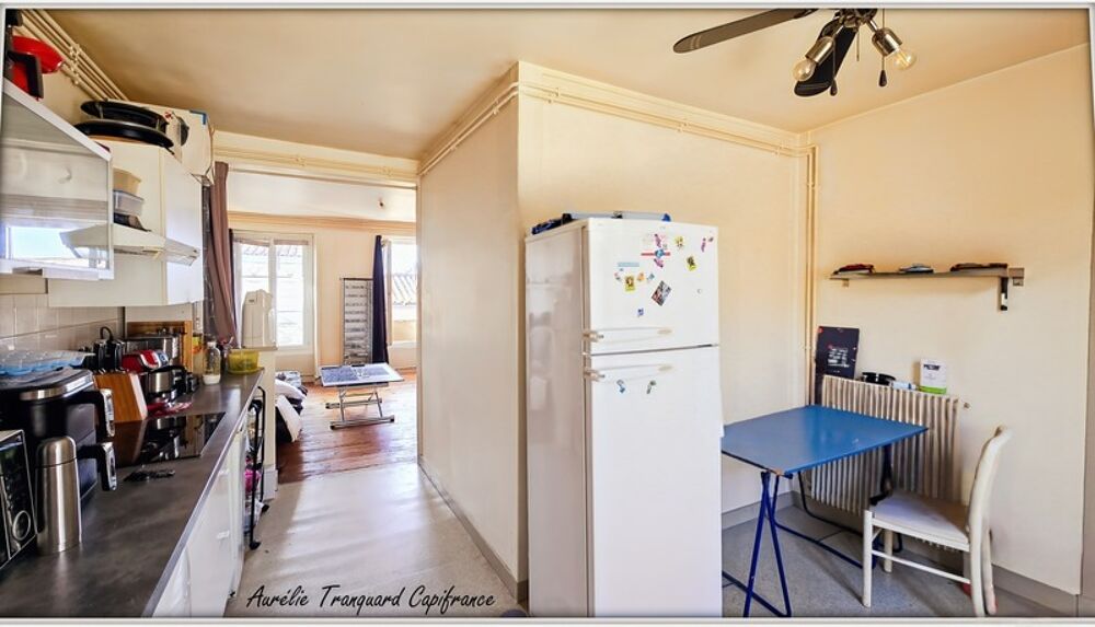 Vente Immeuble Immeuble à vendre SAINT JEAN D'ANGELY (17) EN PLEINE COEUR DE VILLE composé de 2 appartements de type T3 et 2 locaux commerciaux Saint jean d angely