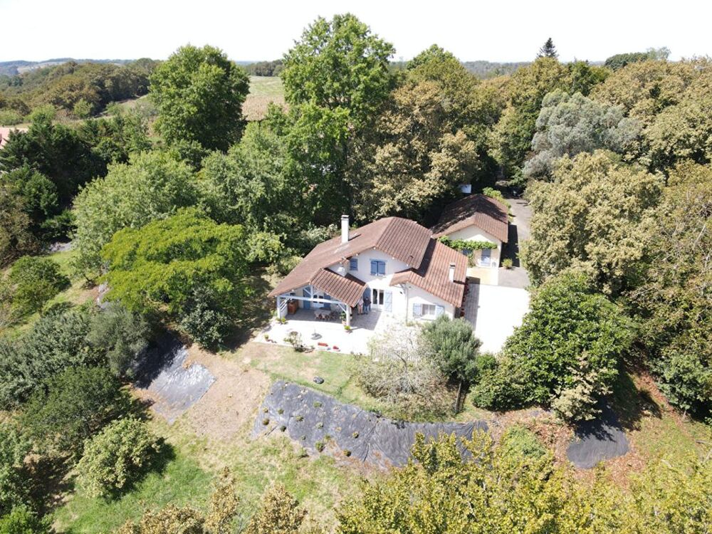 Villa d'architecte 162 m2, 2 ha terrain et bois