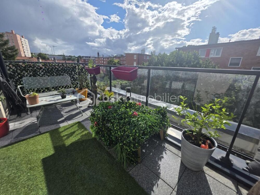 Nouveauté superbe Duplex en dernier avec terrasse et balcon et Parking Quartier Leo Lagrange - Noisy le Sec -