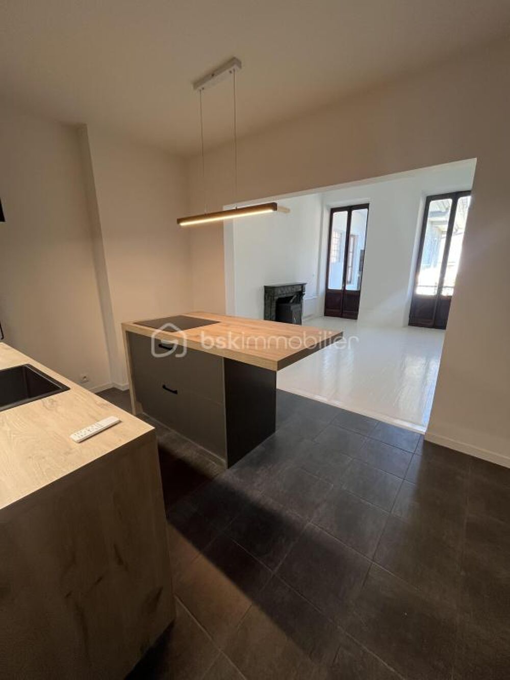 Appartement T2 de 80 m² utiles dont 54 m² en loi carrez et cave