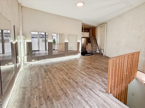 vitrine / ind&eacute;pendant sur rue/ Lumineux 2163 75017 Paris