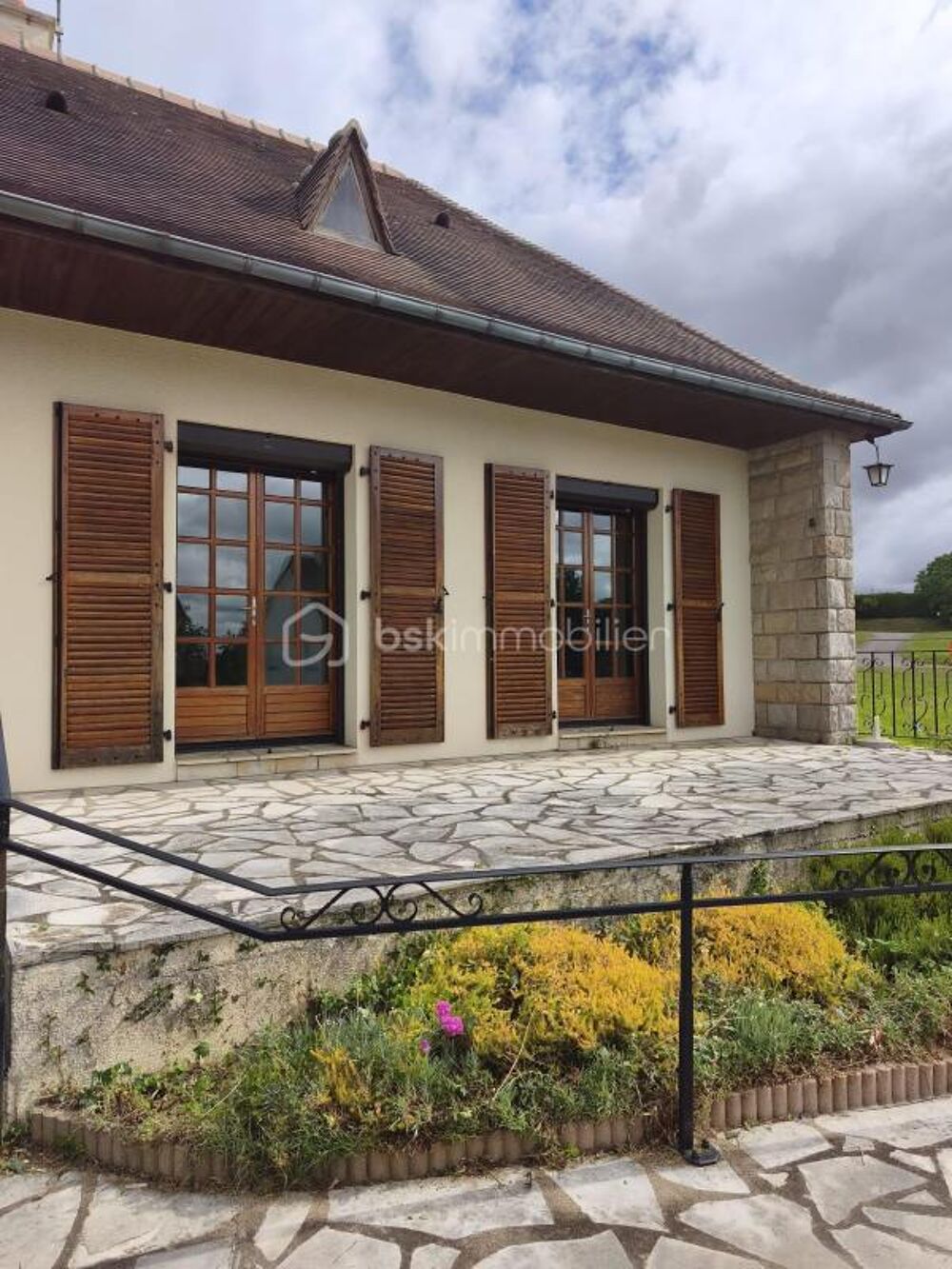 Maison sur sous sol complet - Marcillé-la-ville