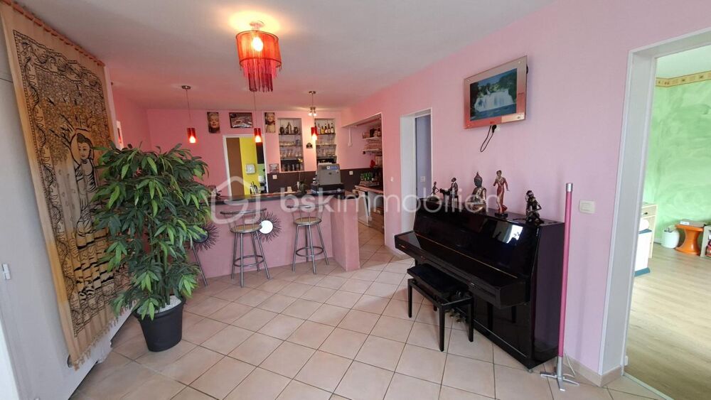 Vente Maison Propriété unique avec habitation de 200 m², vaste dépendance professionnelle Roullours