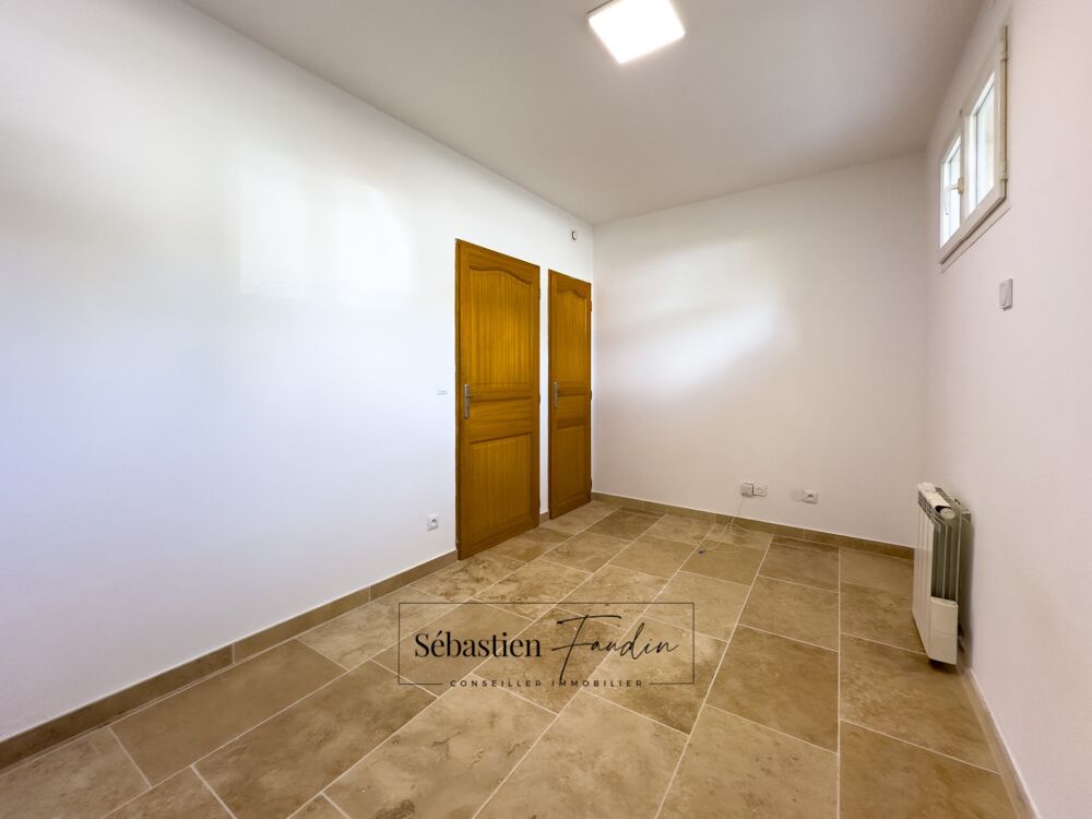 Vente Appartement Appartement à vendre 2 pièces LE BEAUSSET (83) - RDC - rénové - paking et commerces à proximité Le beausset