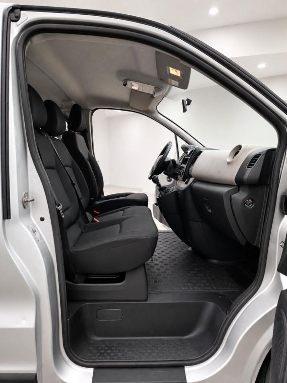 Trafic 1&deg; Main / 1.6L dci 95cv minibus 9pl - 2017 L2 long T&eacute;L/Clim 2018 occasion 60430 Abbecourt