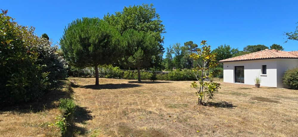 Maison moderne de plain pied, type 6, sur un terrain de 2977 m²