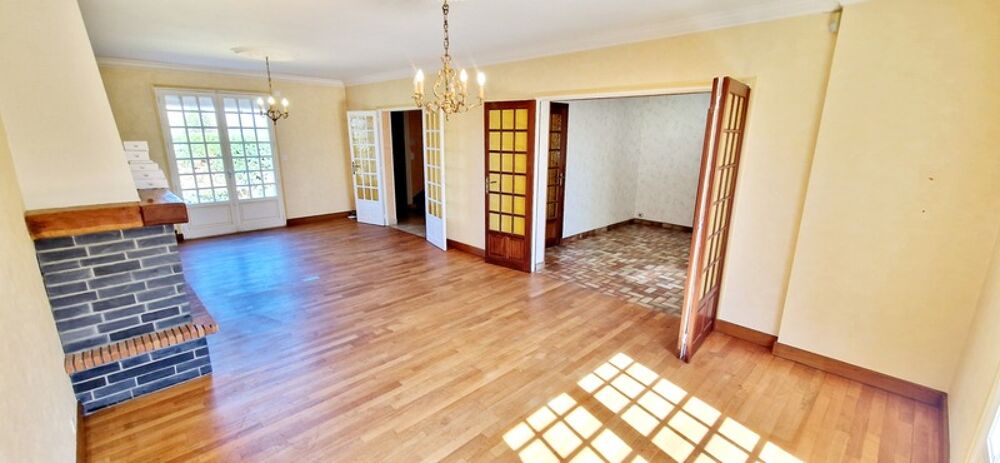 EXCLUSIVITÉ  Maison familiale de 195 m²  7 chambres  Sous-sol complet  Double garage  Condé-sur-Vire