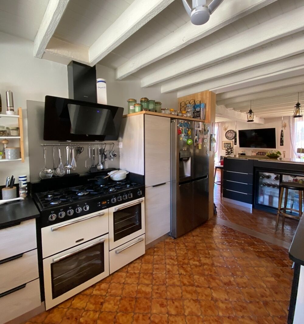 Vente Maison Torsac. Maison d'habitation 239 m� avec 2 logements locatifs meubl�s Torsac
