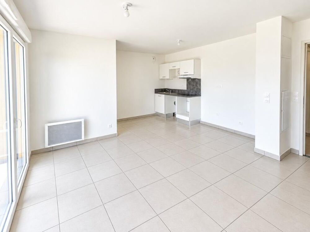 Location Appartement T2 avec parking et terrasse à Arles Arles