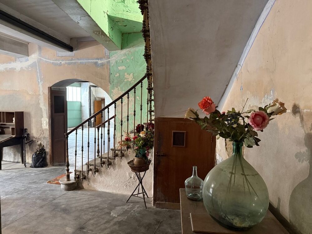 OLONZAC CENTRE  ANCIENNE ÉPICERIE DE GROS DU VILLAGE