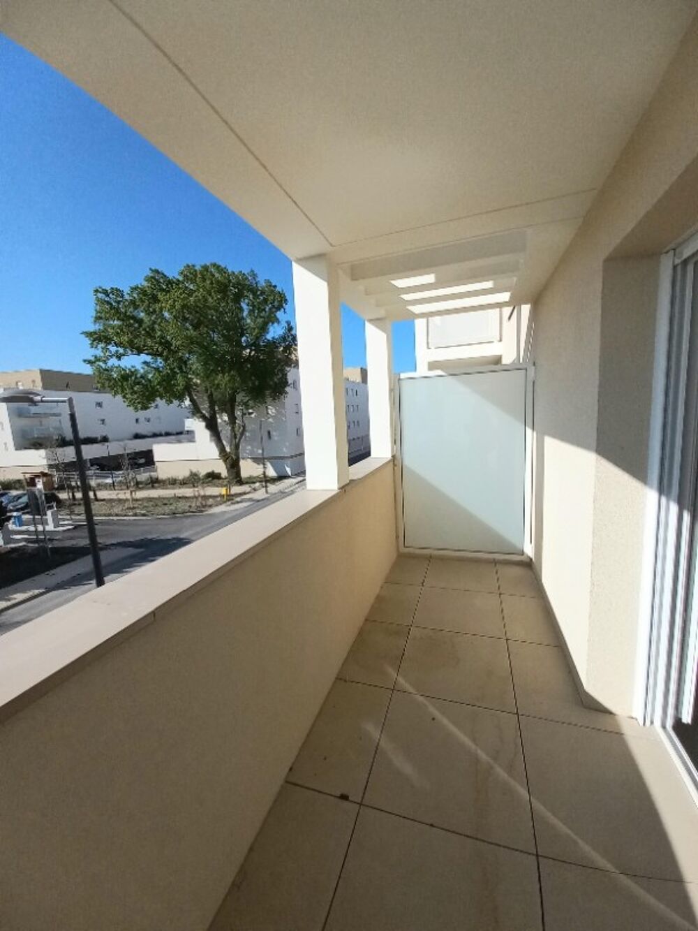 T1 NEUF avec terrasse et parking à MONTEUX
