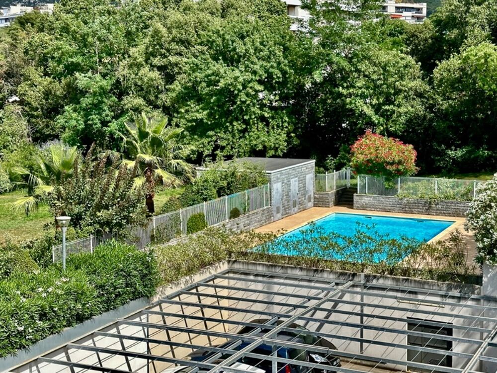 Vente Appartement MARSEILLE 10EME, T4/5 de 100m2 avec Terrasse de 86m2, Double BOX Fermé et Place de Parking Privative Marseille 10