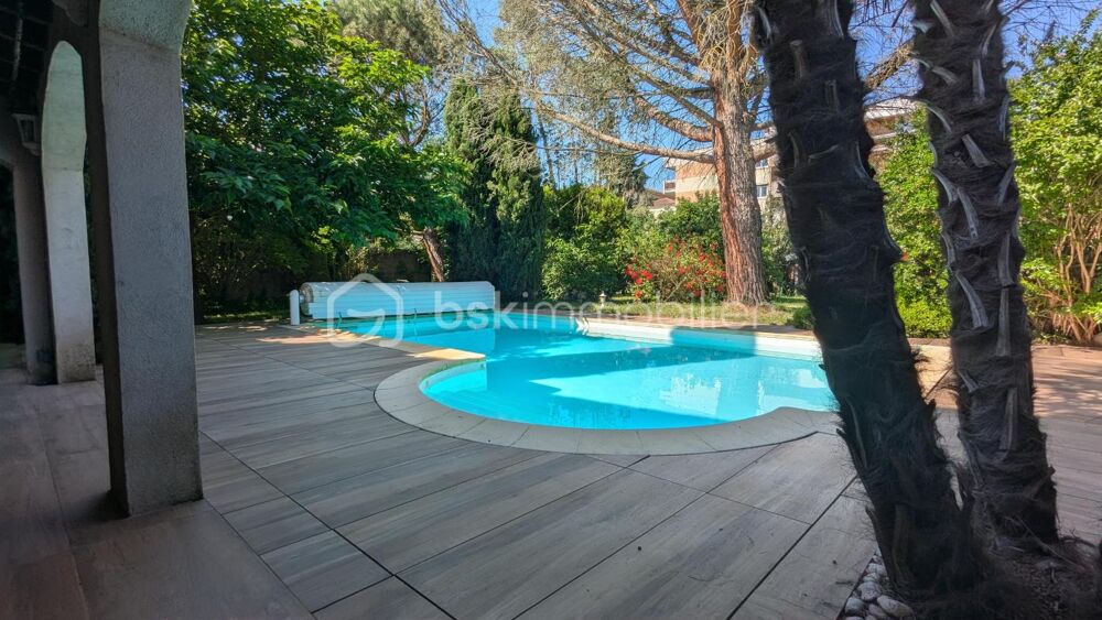MAISON SUR SOUS SOL AVEC PISCINE