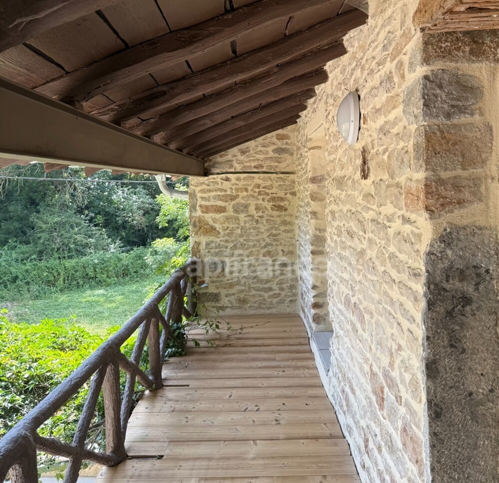 Berzé-la-Ville  Maison troglodyte avec grotte naturelle, charme brut et rénovation moderne