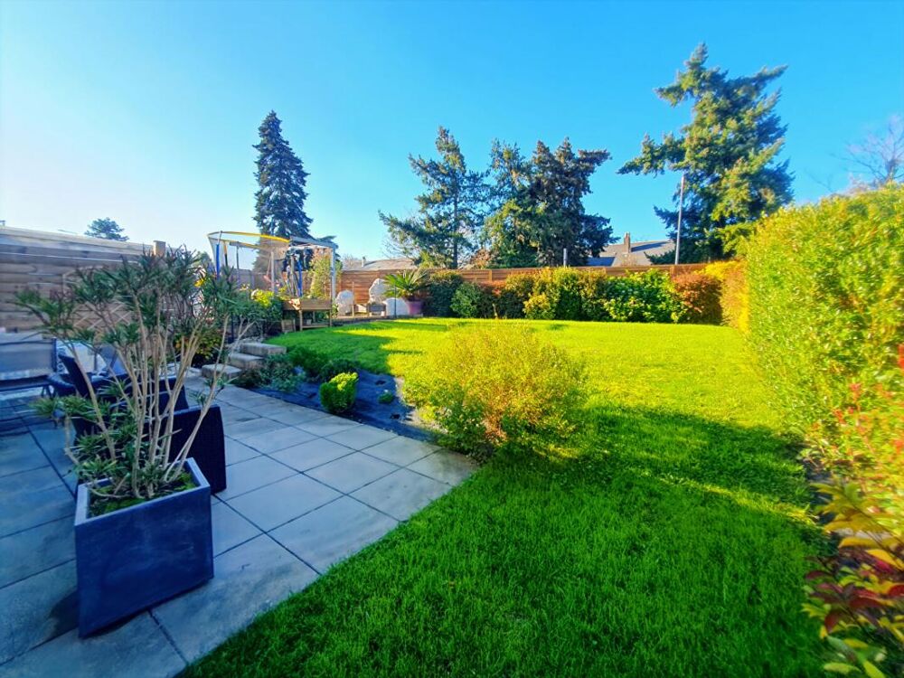 Maison récente climatisée à Angers offrant 85 m² habitables, une terrasse, un jardin et un garage motorisé