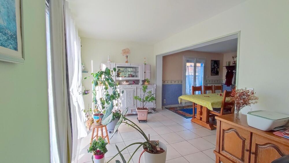 Vente Maison Maison 115 m² avec extérieur 400 m² et beau potentiel à Bressuire Quartier Saint-Porchaire Bressuire