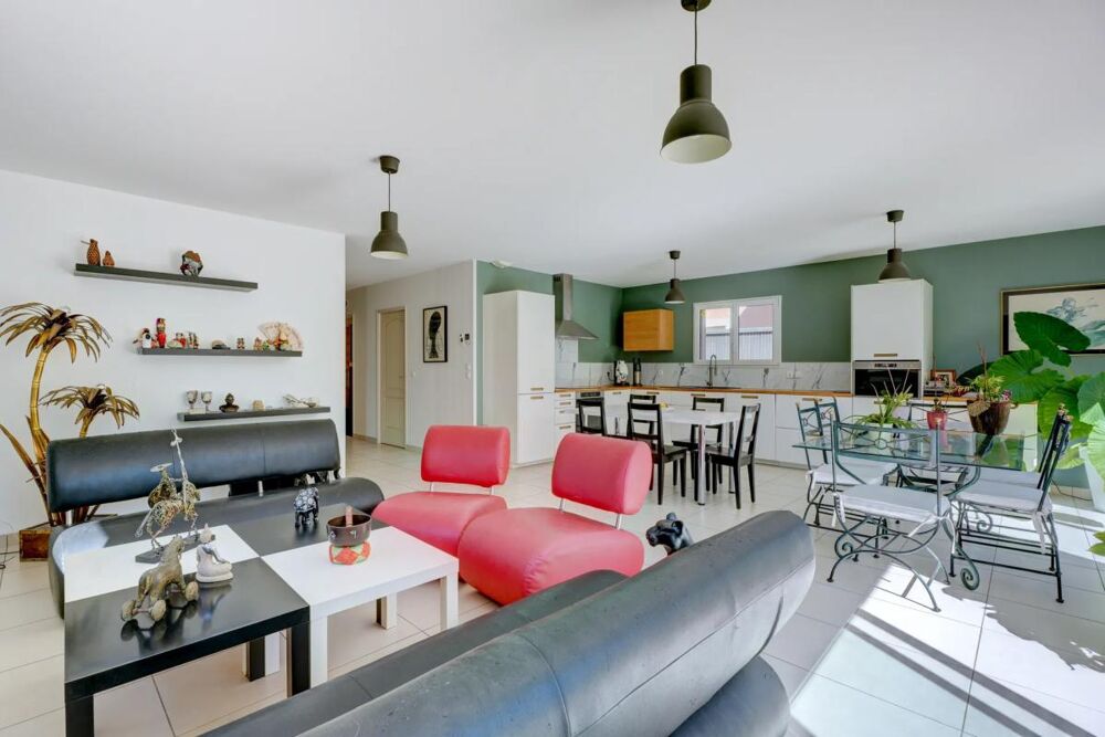 Maison de plain-pied 4 pièces 106 m² avec garage et piscine
