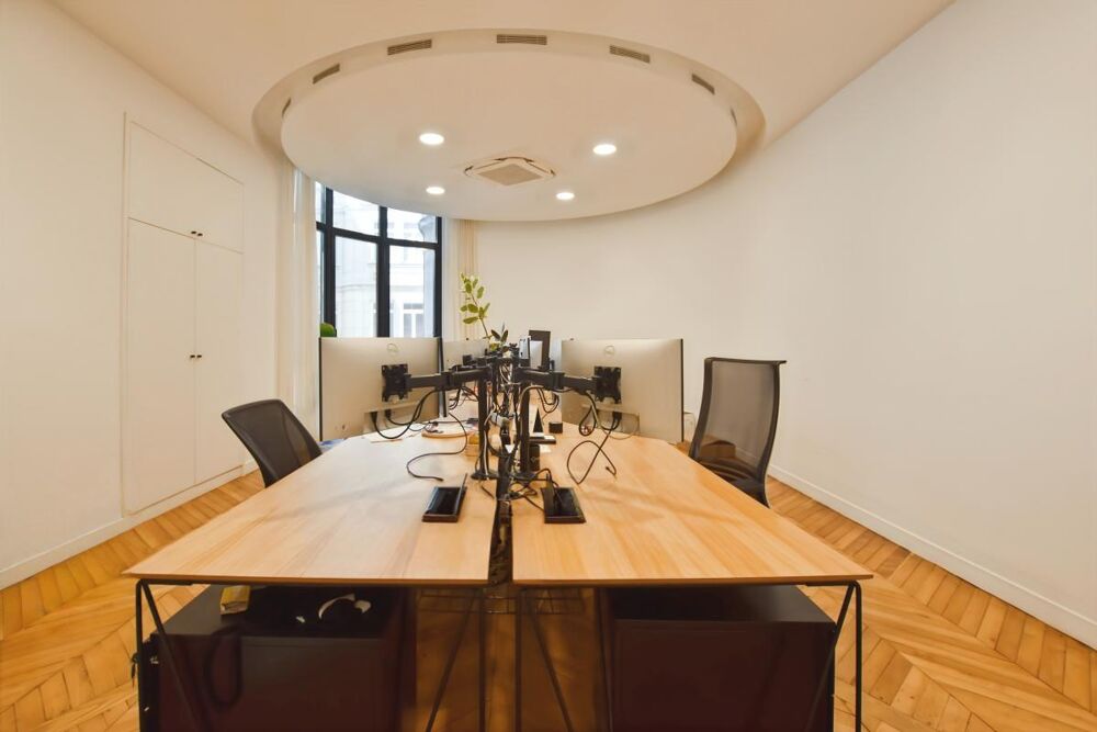   AVENUE GEORGE V - 404 m² avec balcon Paris 8