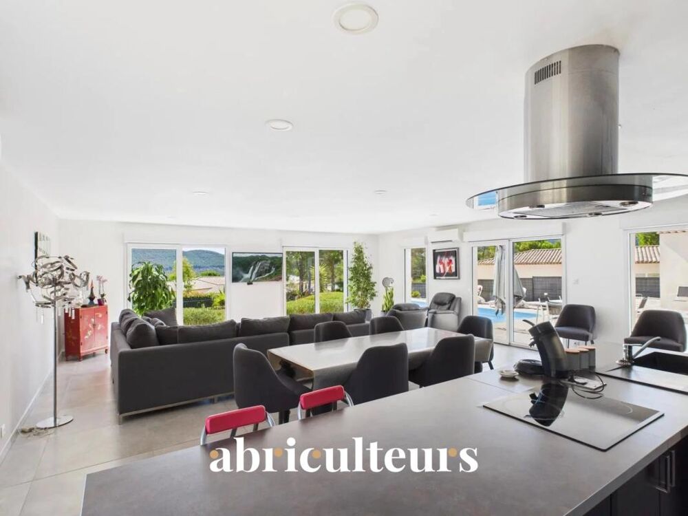 Belle villa contemporaine/vue panoramique en vente à Bagnols-en-Forêt (83600)