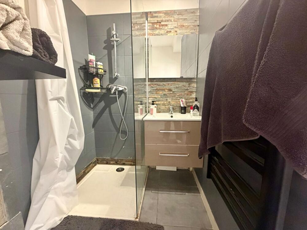 Maison rénovée avec revenu locatif - Quartier recherché de Clavière à Alès