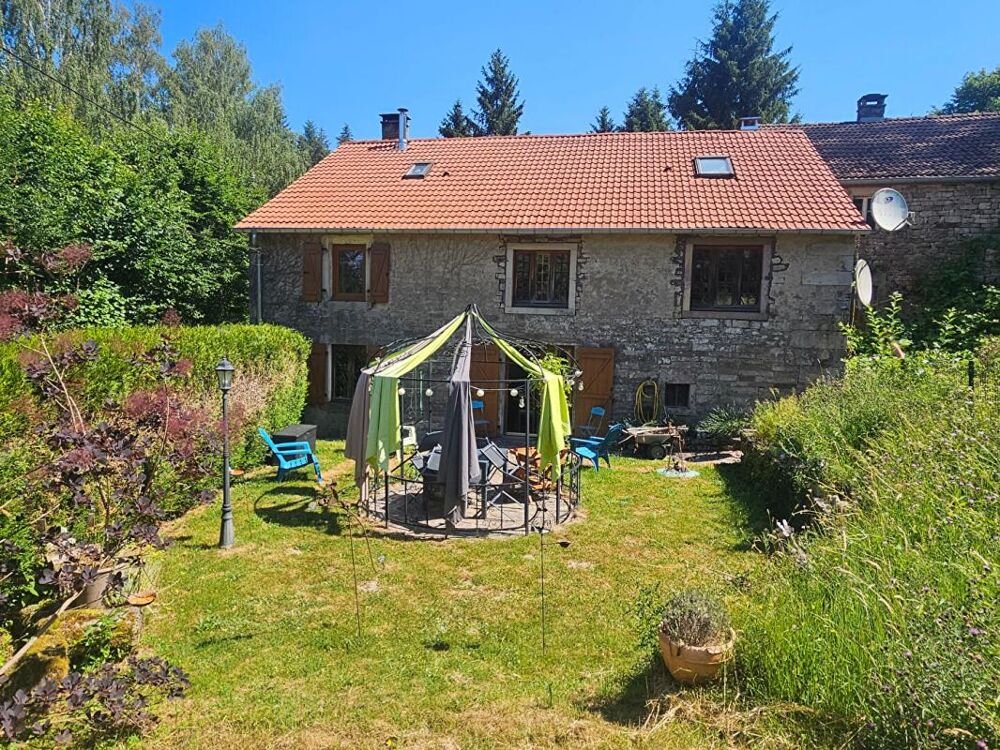 Maison de caractère en pierres, dépendances et terrain de 1,36 ha avec source