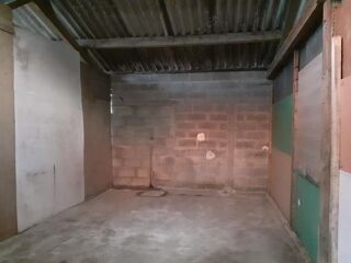  Parking / Garage à vendre 560 m²