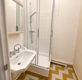 Appartement à louer 2 pièces 76 m²