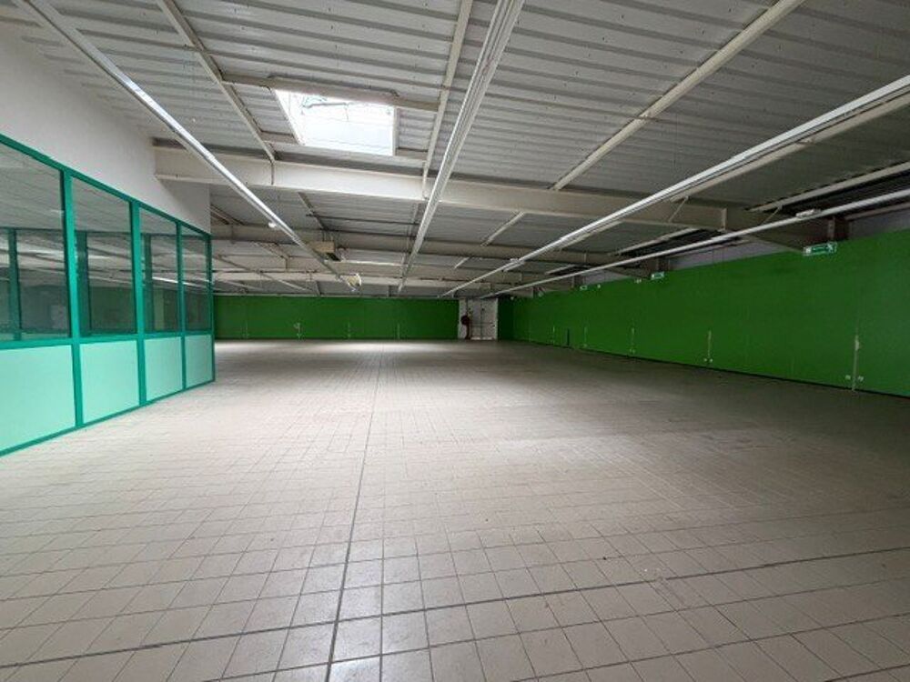   A LOUER - BATIMENT A VOCATION COMMERCIALE 