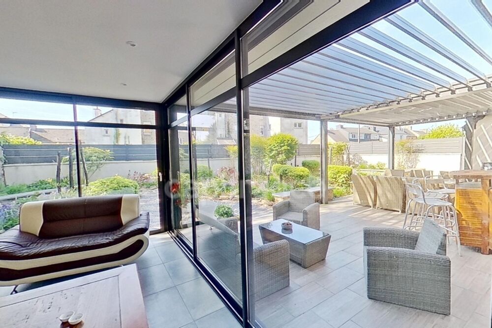 Dpt Côtes-dArmor (22), à vendre GUINGAMP 22200 - Maison contemporaine T6 161,56 m² - Vie de plain-pied - Véranda 45 m² - Pergol