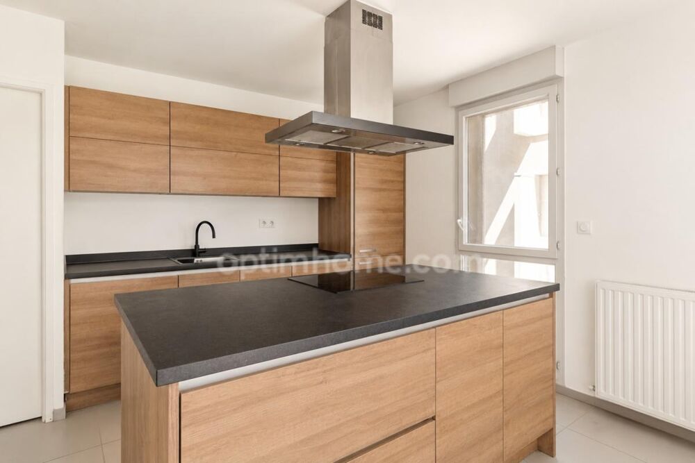 Vente Appartement Appartement T4 lumineux – Lyon 8 proximité Galeries Lafayette et métro / tram Lyon 8