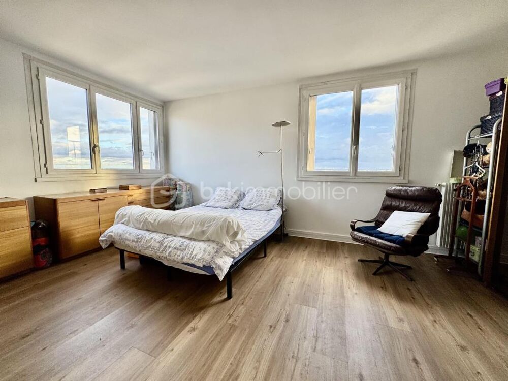 Appartement familial T5 spacieux + box - 111 m²  Stains