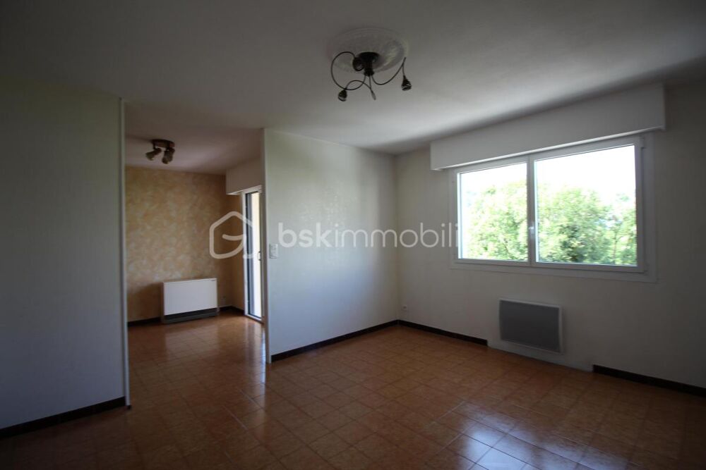 ? À LOUER  Appartement T2 avec balcon et vue montagnes