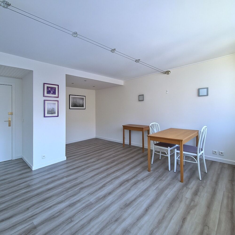 Appartement à vendre studio COURBEVOIE (92) proche quartier d'affaire de la Défense