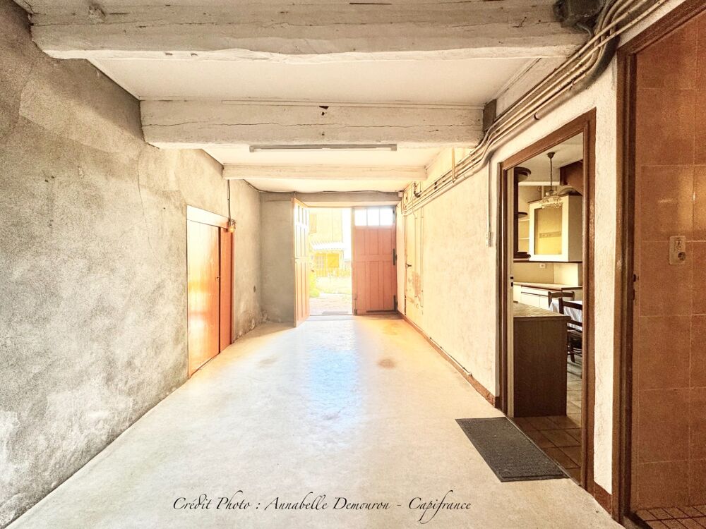Vente Maison BLANZAT VILLAGE – MAISON DE VILLE EN PIERRE – 2 CHAMBRES – COUR – GARAGE – CAVE – DOUBLE VITRAGE Blanzat