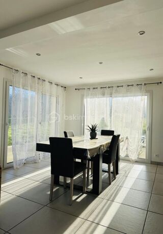  Maison  vendre 6 pices 121 m