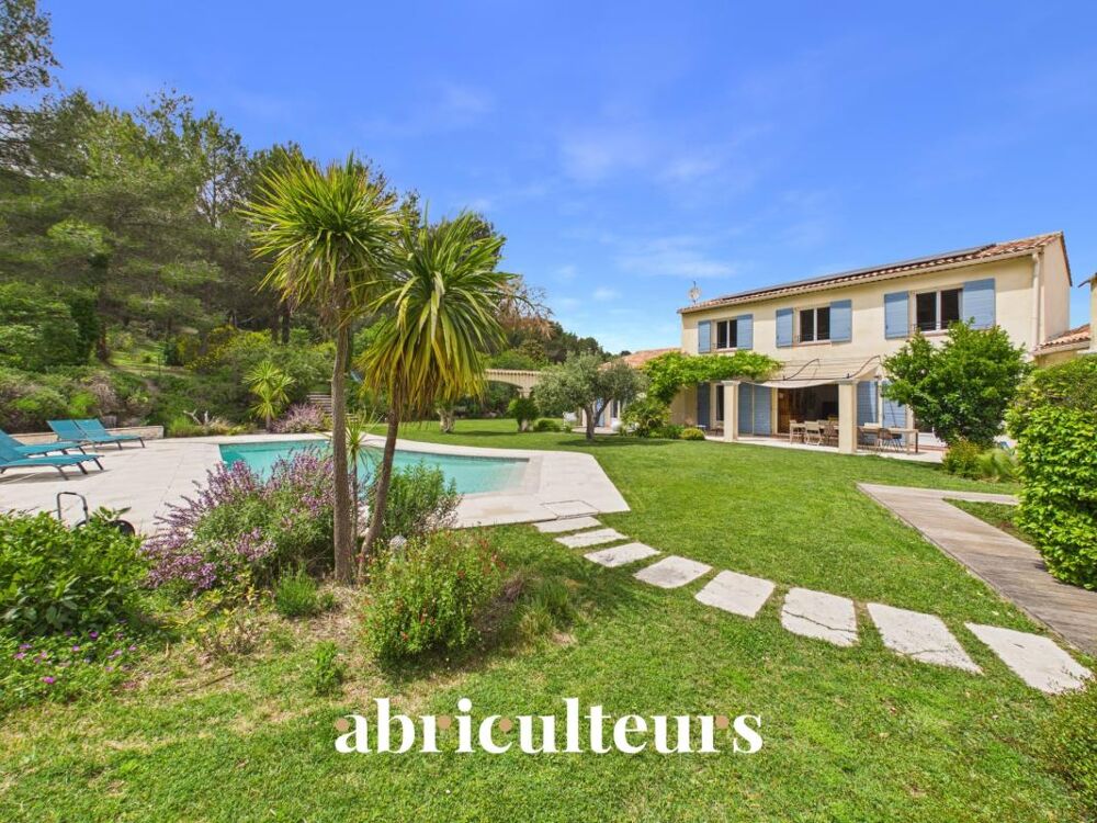 Vente Maison Prestigieuse maison T8 de 233m² sur un terrain de 6700m² avec piscine à Rognes 13840 Rognes