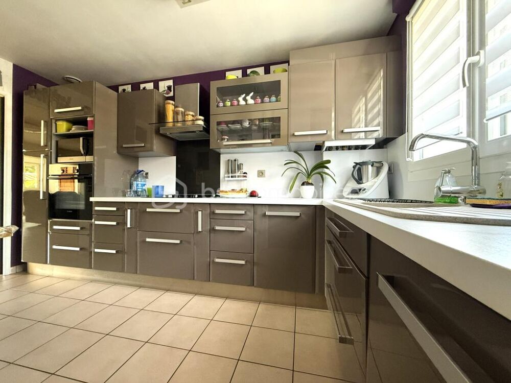 Vente Maison Maison familiale dans quartier résidentiel Brie comte robert