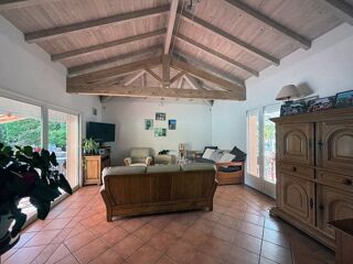 Vente Maison MAISON FAMILIALE AVEC PISCINE ET JARDIN DANS UN ENVIRONNEMENT RESIDENTIEL Peyrole