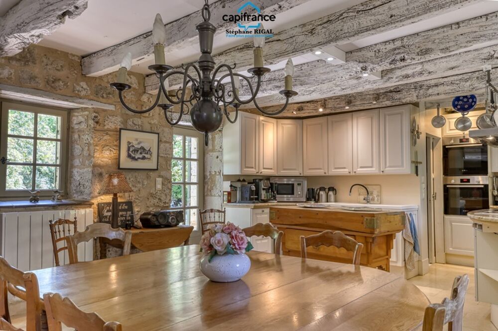 à vendre  Propriété/château Sainte-Sabine-Born (24440)