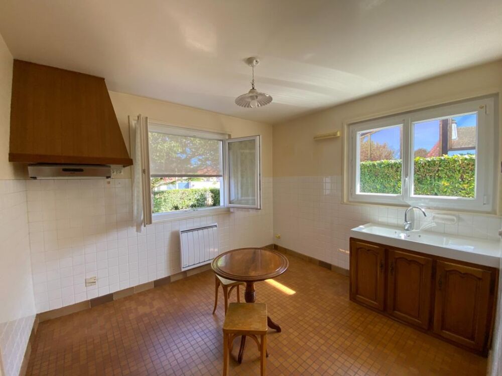 Vente Maison Maison 6 pièces 145m² à Maringues, QUARTIER ECOLES et COMPLEXE SPORTIF Maringues