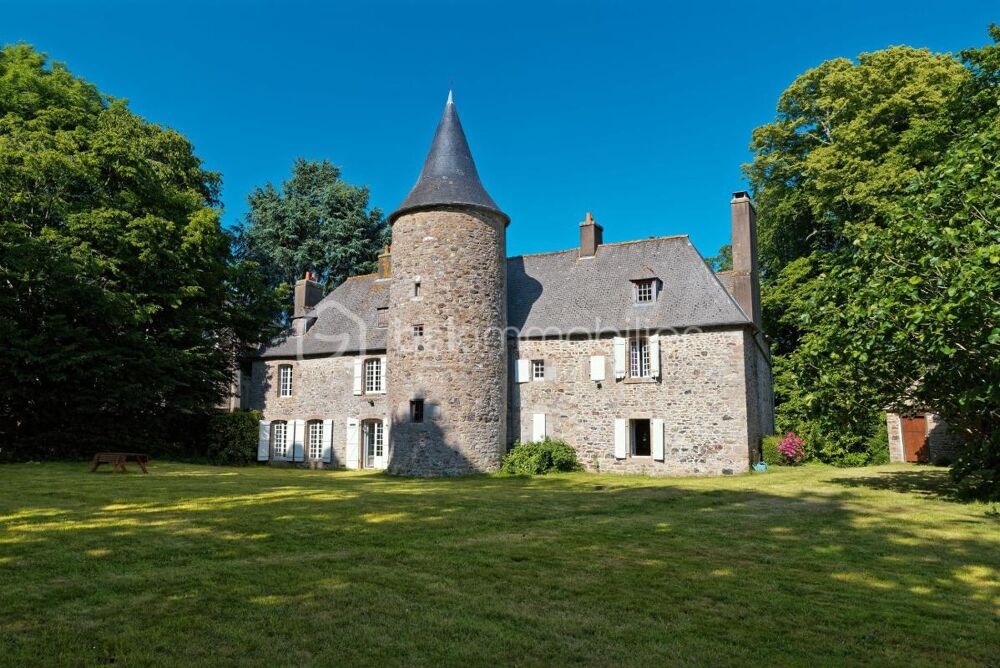 Manoir d'exception au coeur d'un bourg de caractère, entre terre et mer