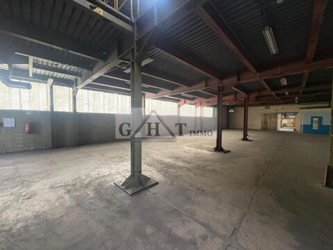   ENTREPOT 3700 M² A VENDRE A VAUX LE PENIL 