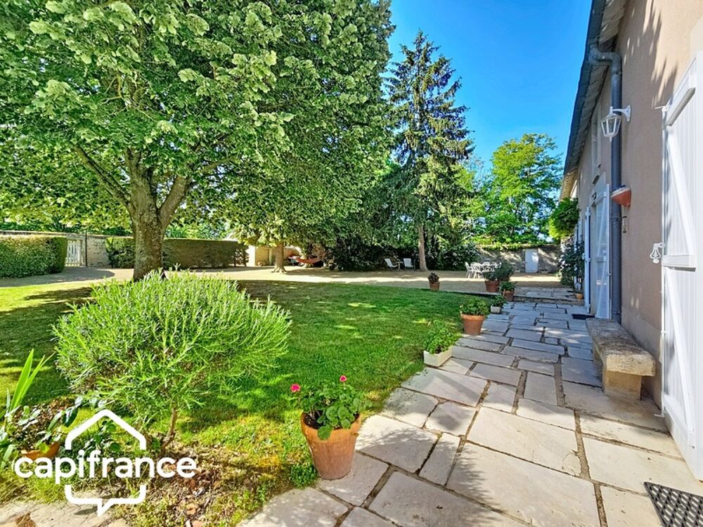 Saint-Martin-de-Sanzay (79)  Maison en pierre rénovée 203 m²  vie de plain-pied  studio indépendant  dépendances  terrain 4