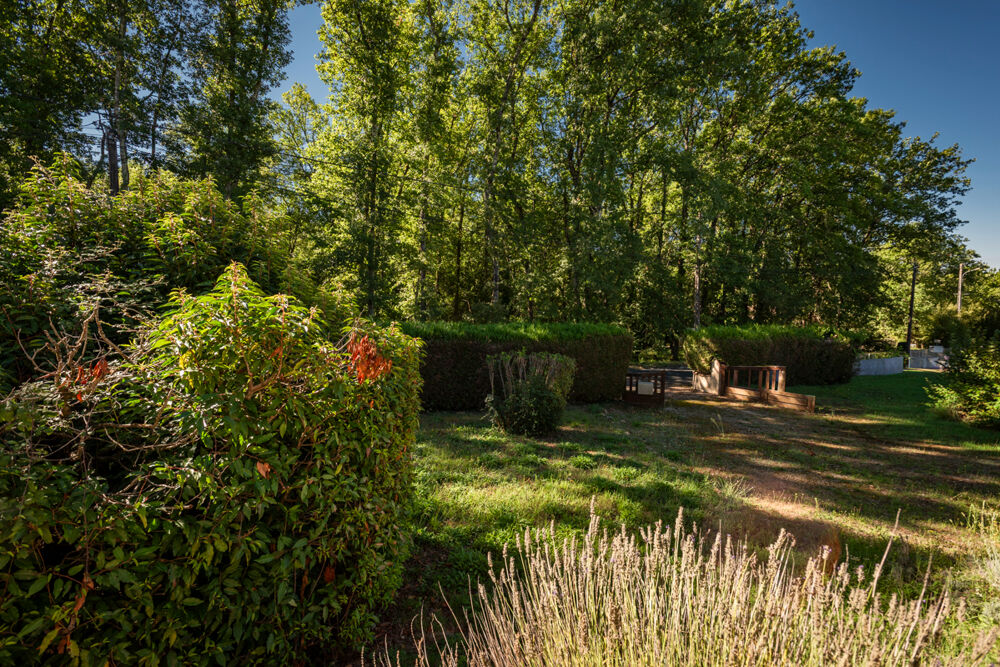 Vente Maison Maison Perigourdine, 132m2 3 chambres, grande sous-sol, piscine, 1852 m2 Couze et saint front