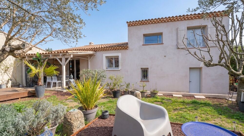 Maussane-les-Alpilles  Élégante maison rénovée, à deux pas du village