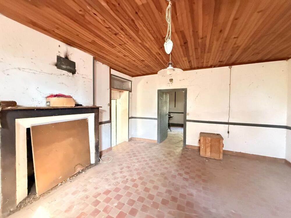 Vente Maison EN EXCLUSIVITE ! Ancienne petite ferme à restaurer 66m² avec dépandances terrain 2238m² 24500€ Saint plantaire